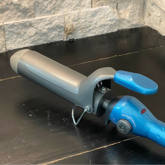 BaBybliss Pro Nano Titanium 1 1/4” Curling Iron - Picture 2 of 8